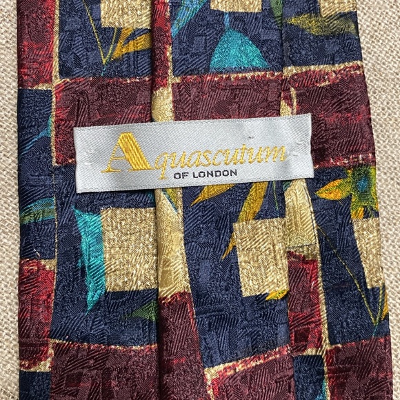 Aquascutum of London 100%silk vintage tie - Picture 3 of 10
